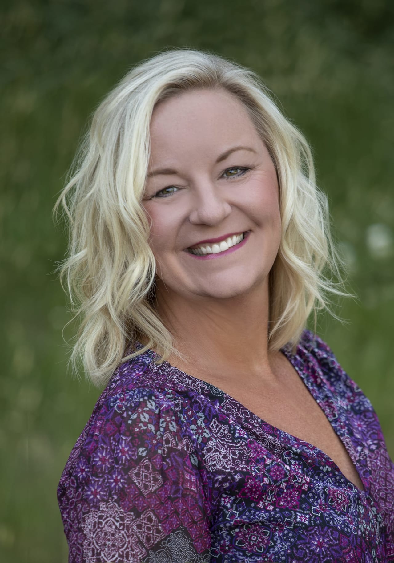 head shot of Debbie Taylor Realtor