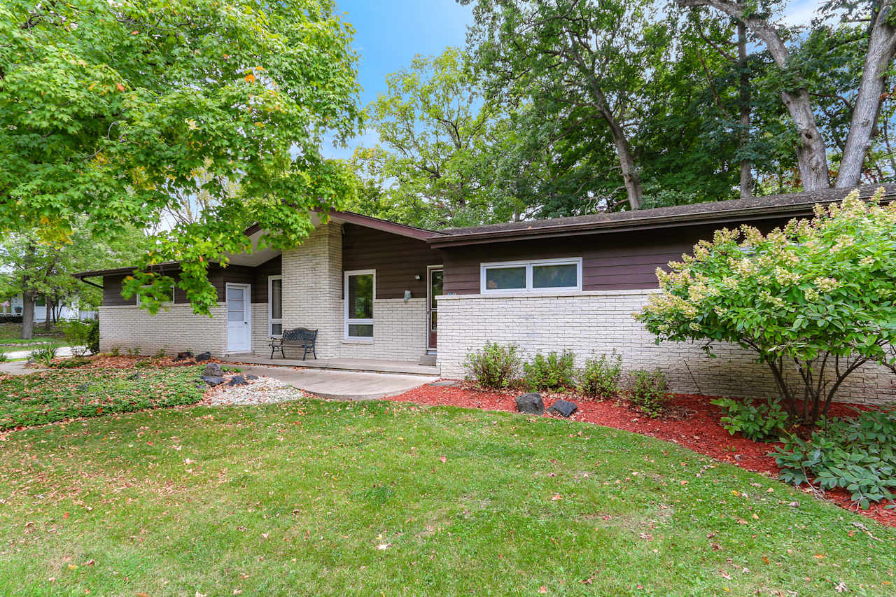 Comfortable Ranch Home located in Fontana Lake Geneva Real Estate