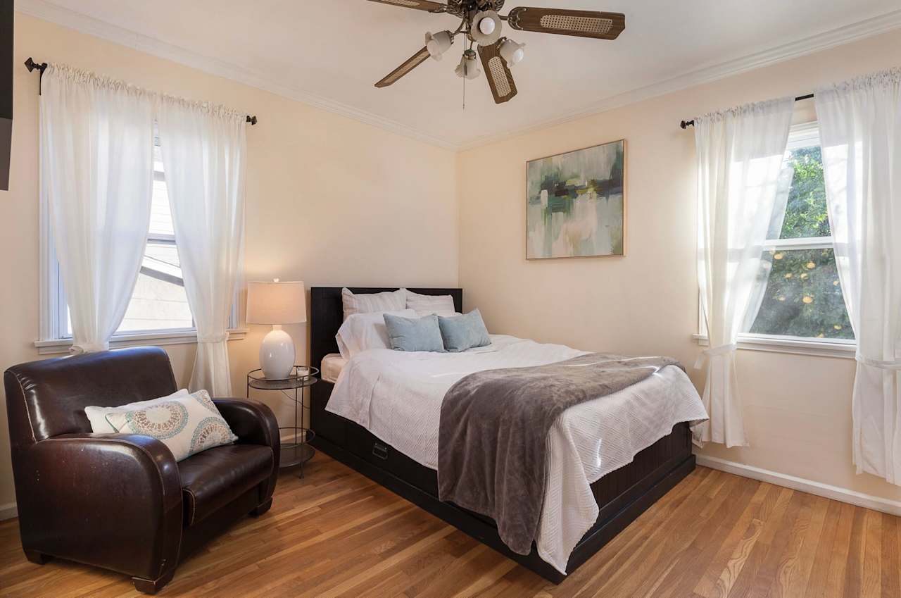 3430 MONTROSE Avenue