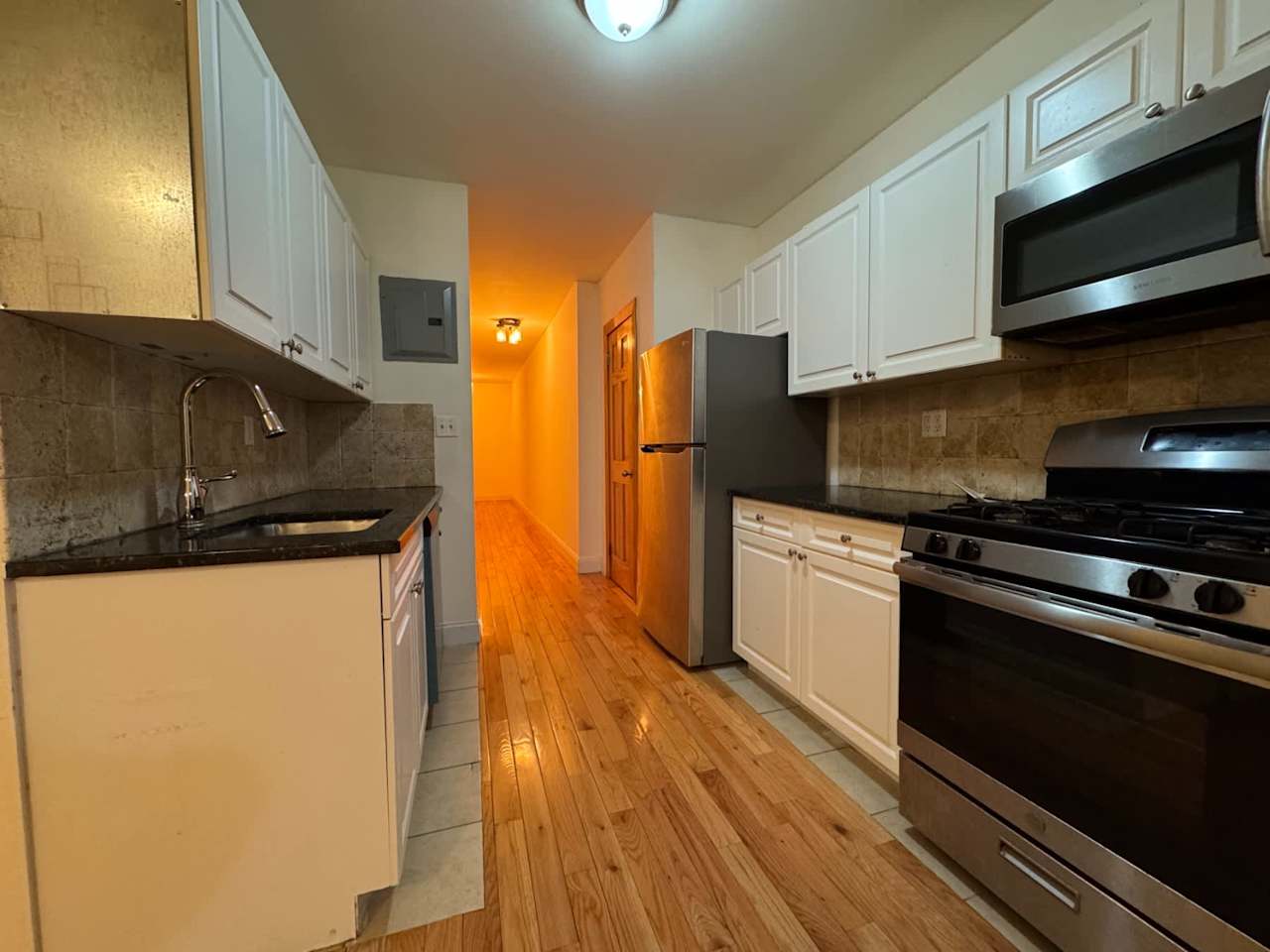 STREET Nicholas AVENUE