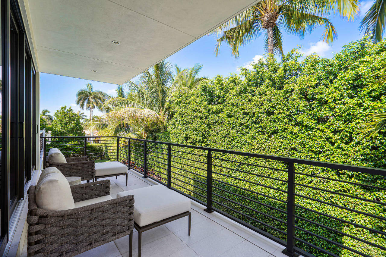 A New Signature Listing in Boca Raton's Royal Palm Yacht & Country Club