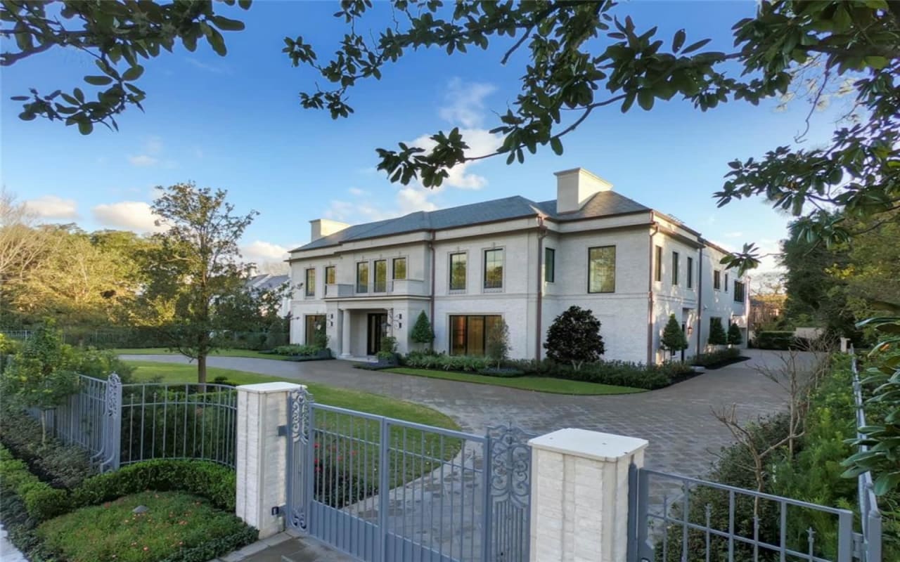 Luxury Home Sales See a Huge Increase in Houston - Mansions Are Hotter Than Ever