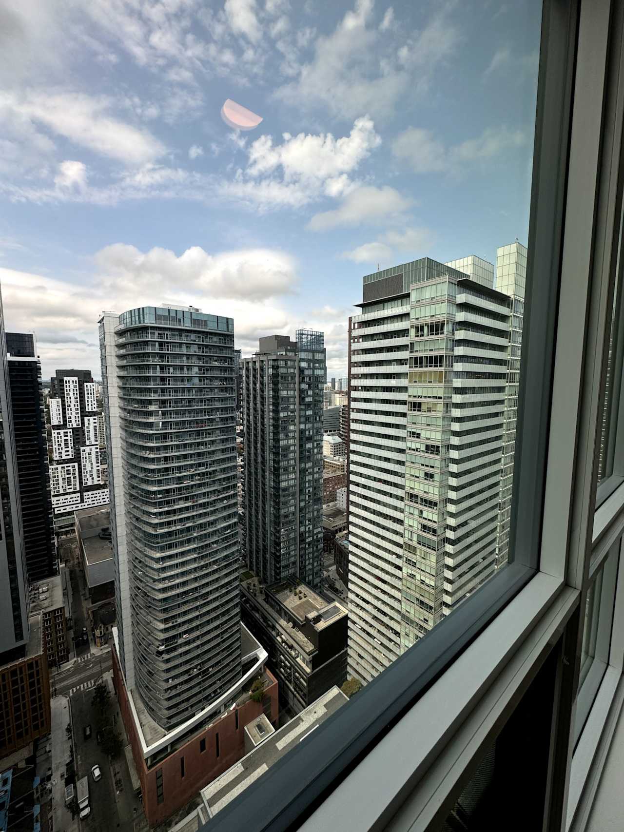 327 King St W Unit: 4105