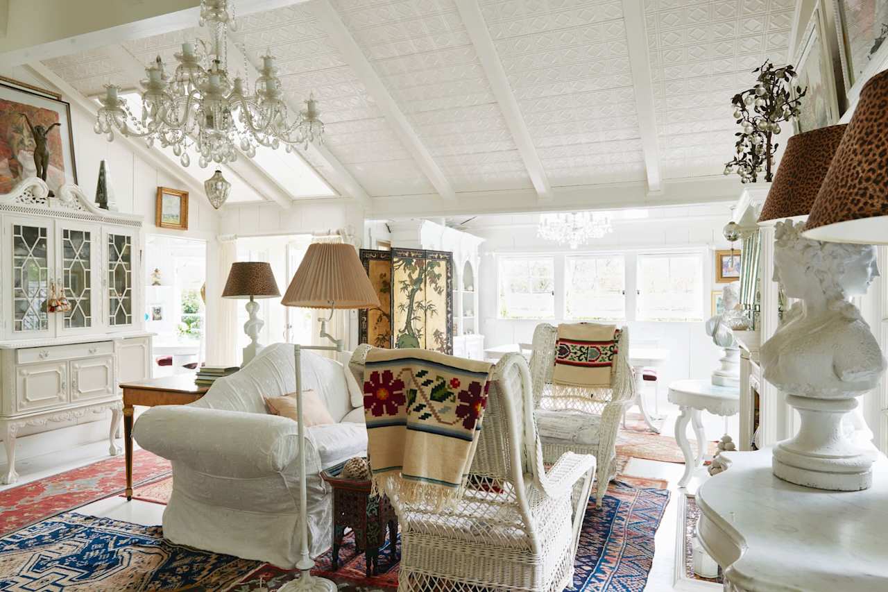 8805 LOOKOUT MOUNTAIN Avenue