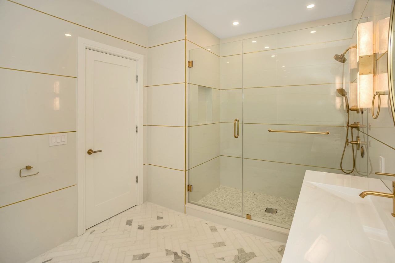 100 Garvies Point Road, Unit 1037 Gail Holman Real Estate Manhasset