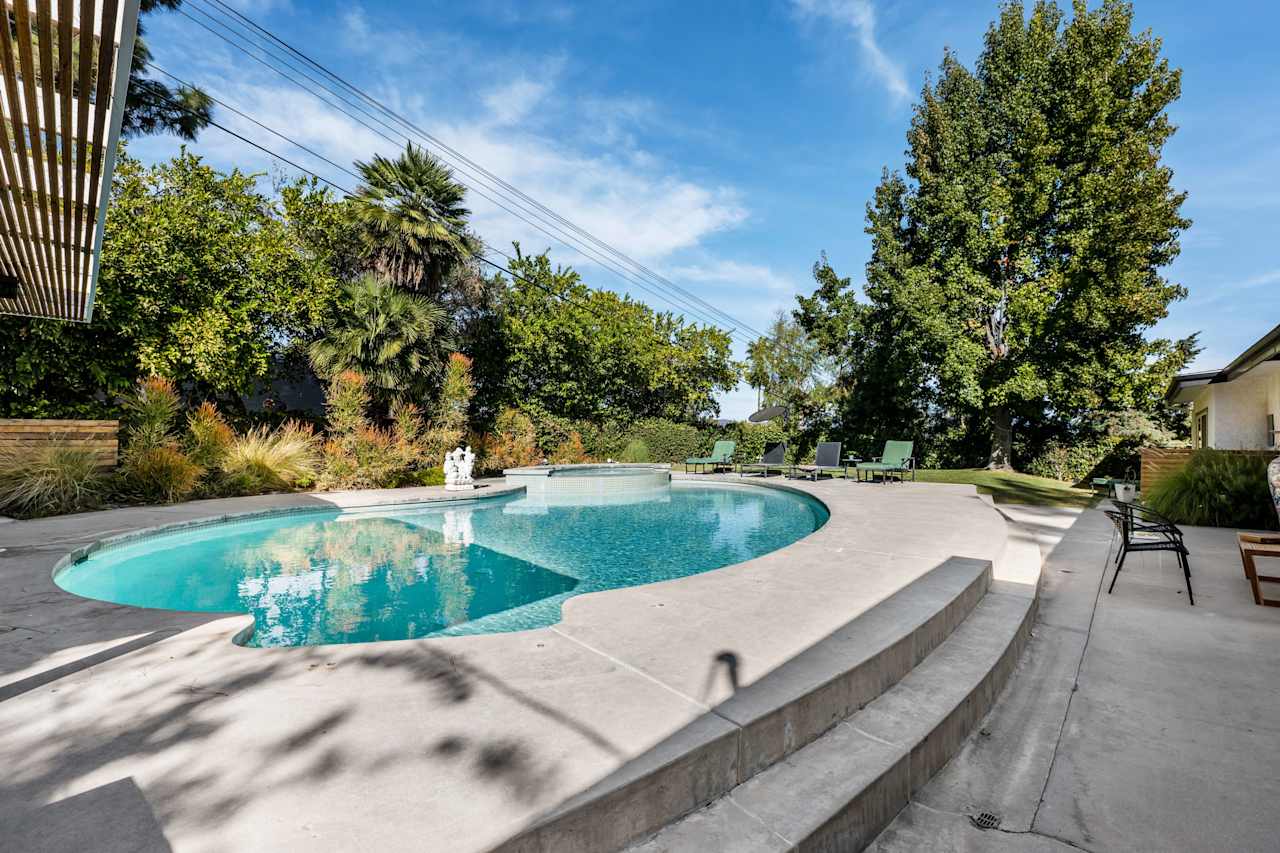 23811 Albers St Jeff Biebuyck & Dana Olmes Luxury Homes Calabasas