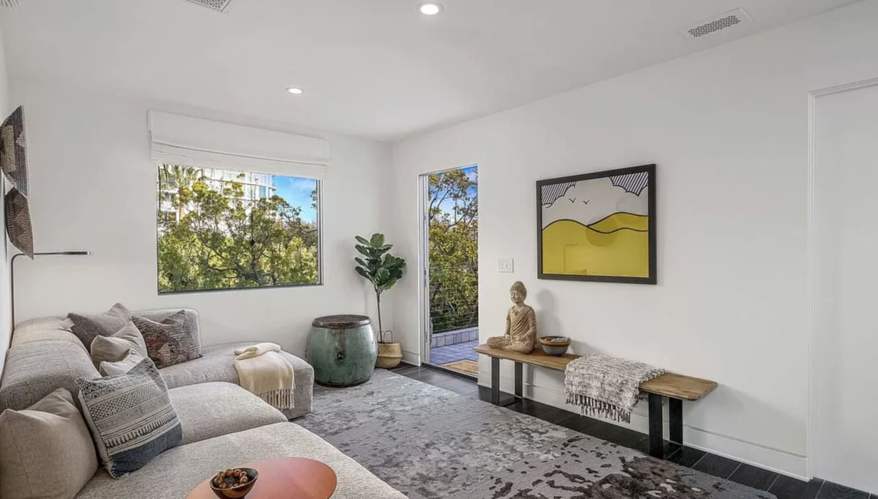 Custom home perched on the cliffs of Santa Monica Canyon 49 Mabery Rd