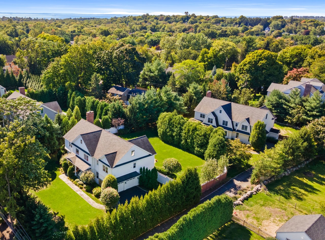 27 Maple Avenue North