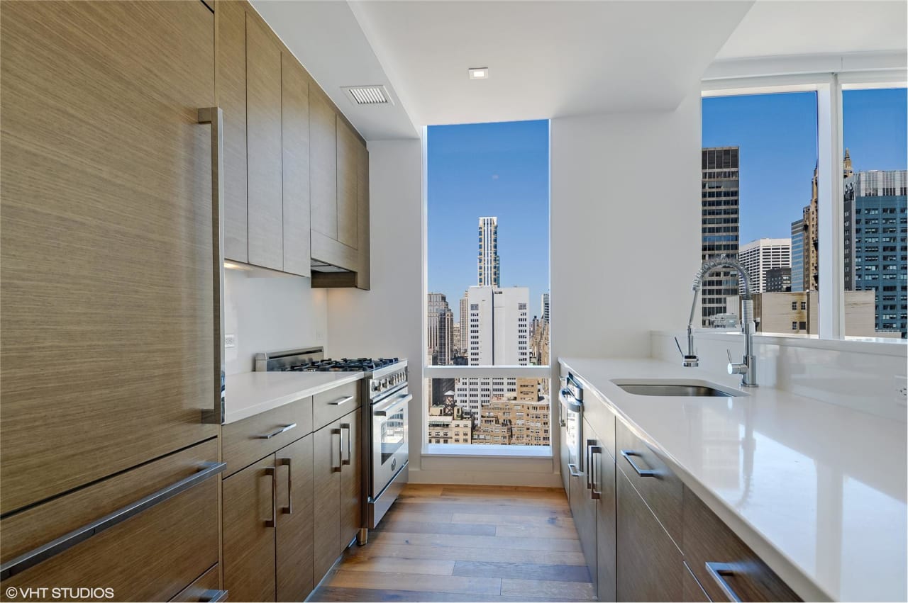 325 Lexington Ave #3C