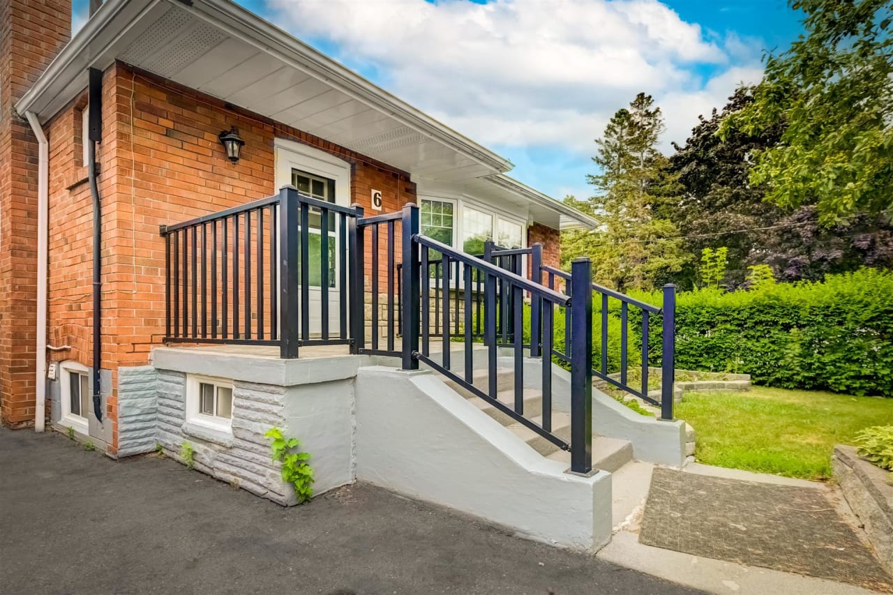 6 Tripp Cres