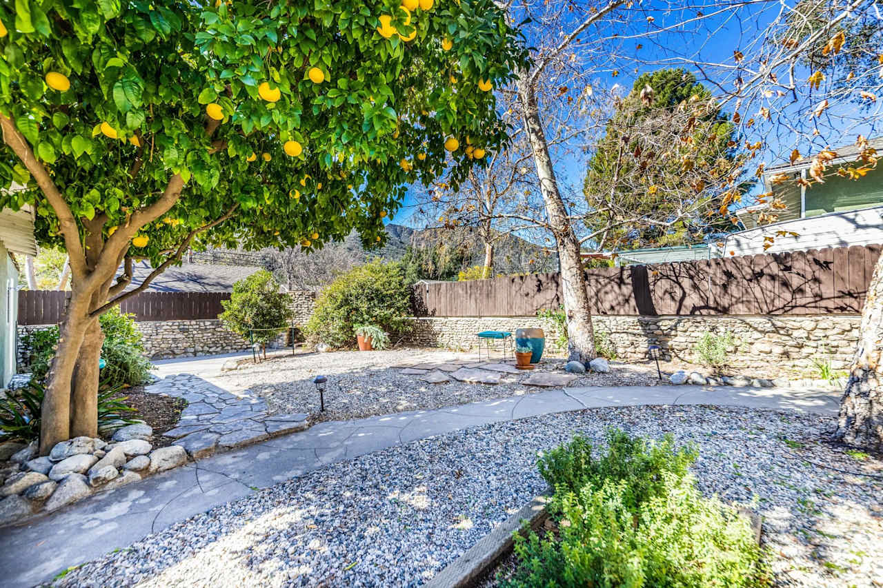 3430 MONTROSE Avenue