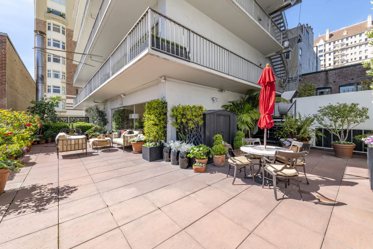 Indoor/Outdoor Living with a View