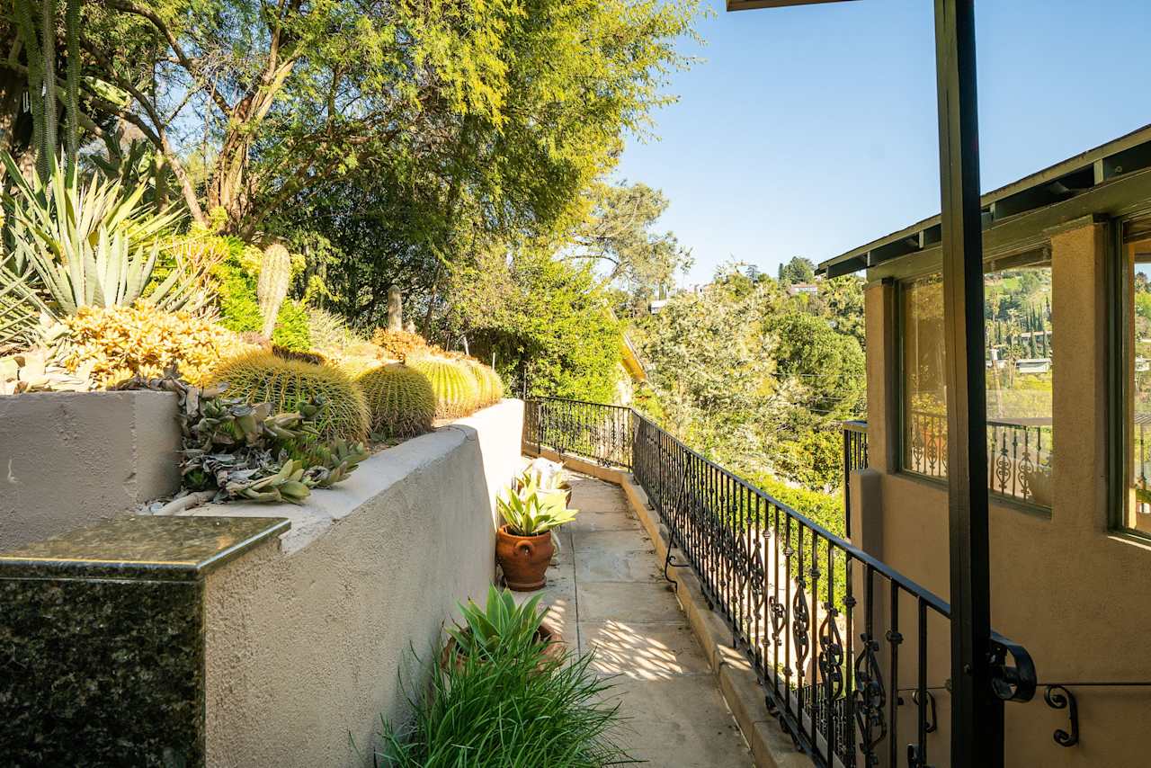 Hollywood Hills Pied de Terre Another Off Market Sale