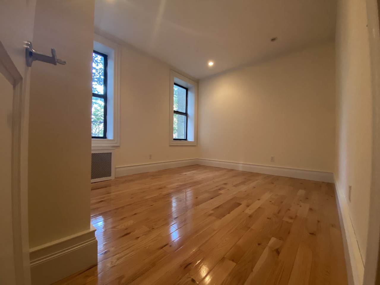 STREET Nicholas AVENUE