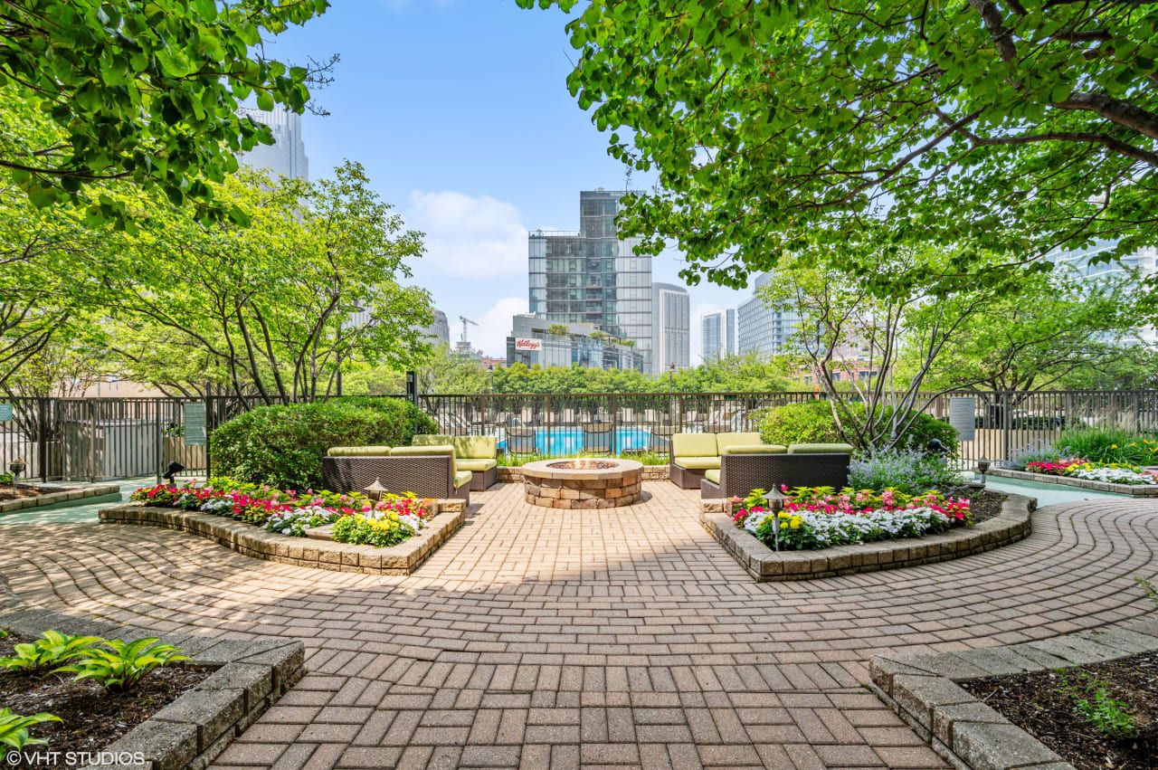 picture-of-garden-at-400-n-lasalle-dr-river-north