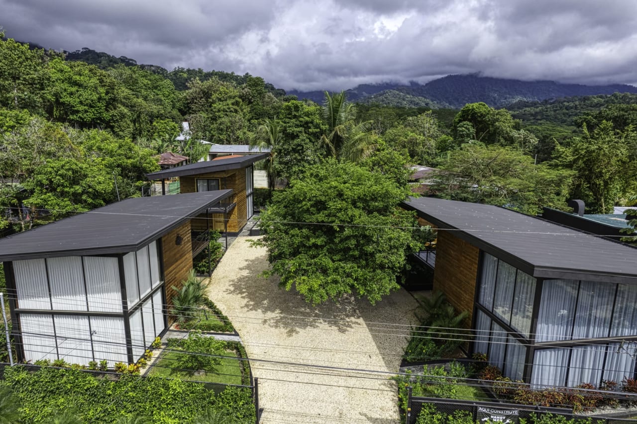 Modern Tropical Villas walking distance to Uvita Town