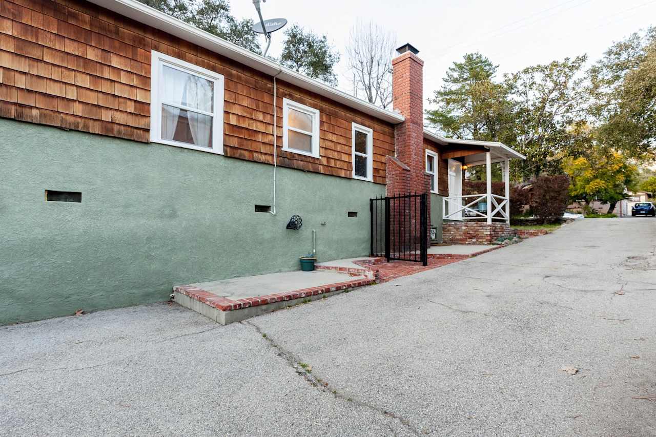 3430 MONTROSE Avenue