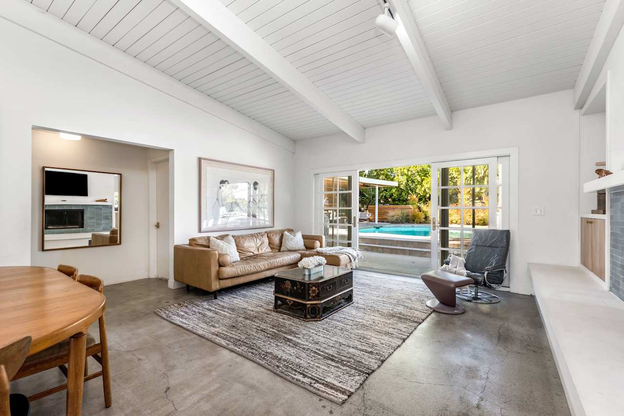 23811 Albers St Jeff Biebuyck & Dana Olmes Luxury Homes Calabasas