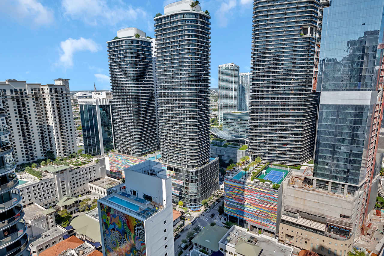 THE BEST NEIGHBORHOODS FOR YOUNG PROFESSIONALS IN MIAMI Brickell