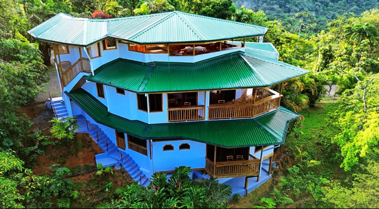 Discover the Charm of an Exotic Home in Las Tumbas, Costa Rica