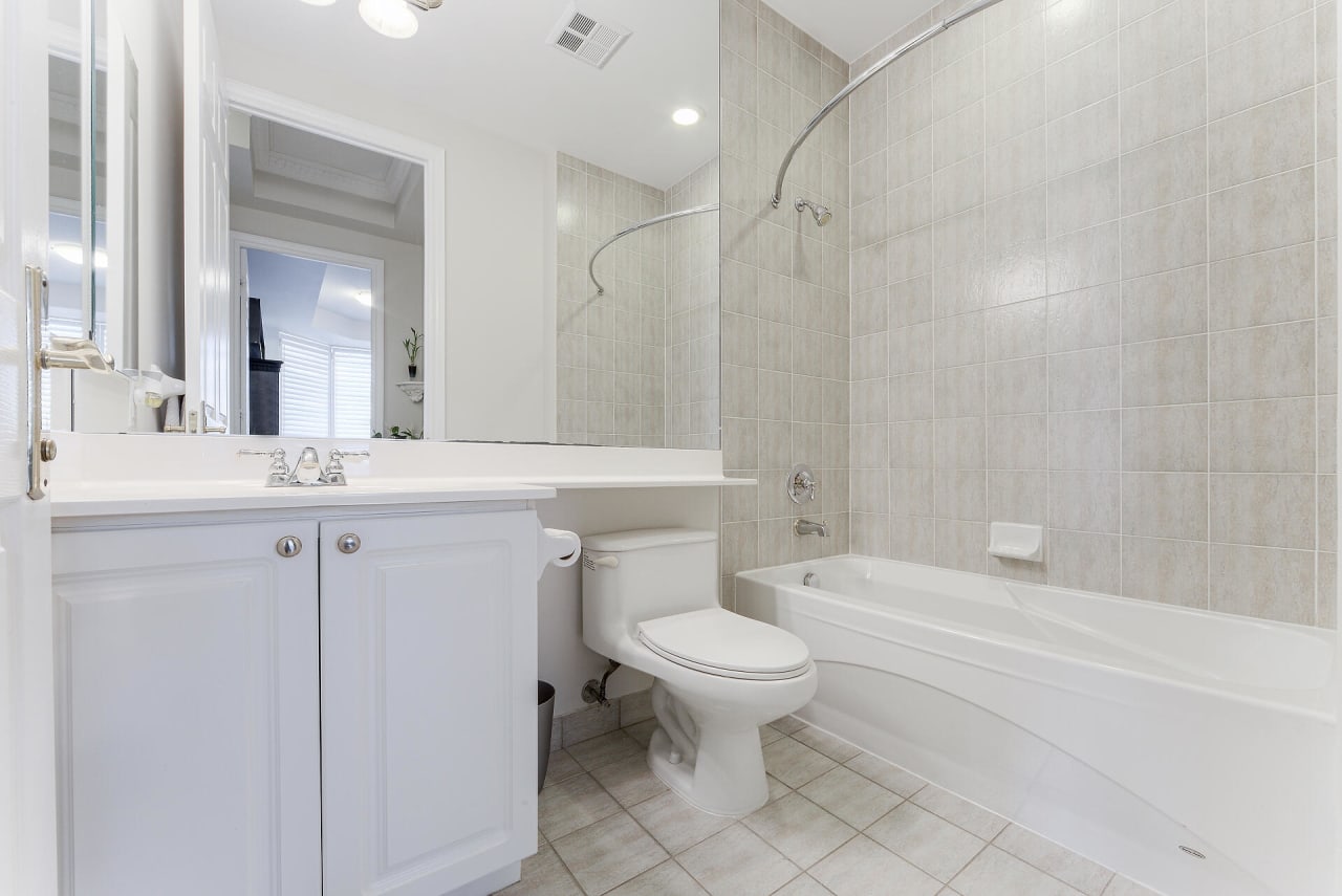 25 Kingsbridge Garden Circle TPH09