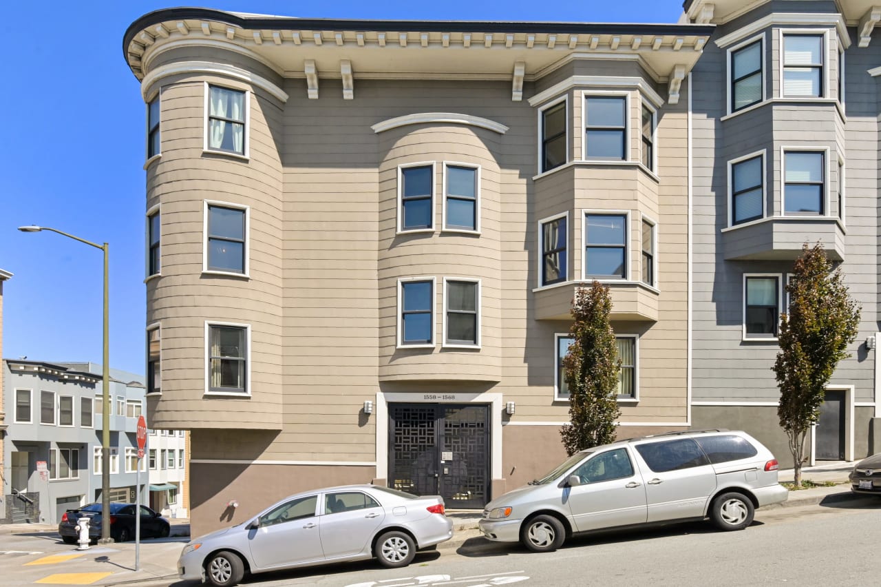 Modern View Residence at the Border of Russian / Nob Hill