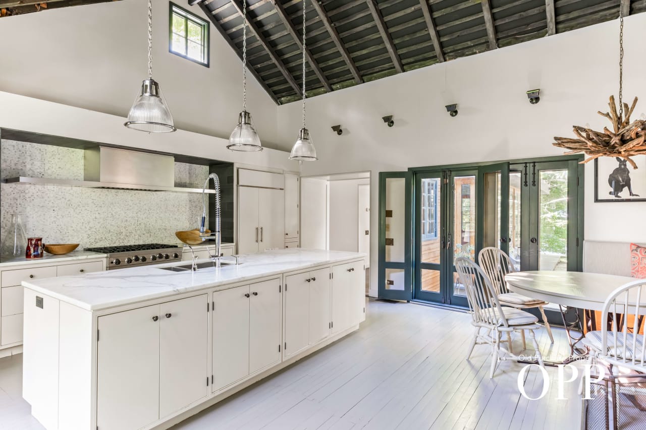 AN EXQUISITE CARRIAGE HOUSE