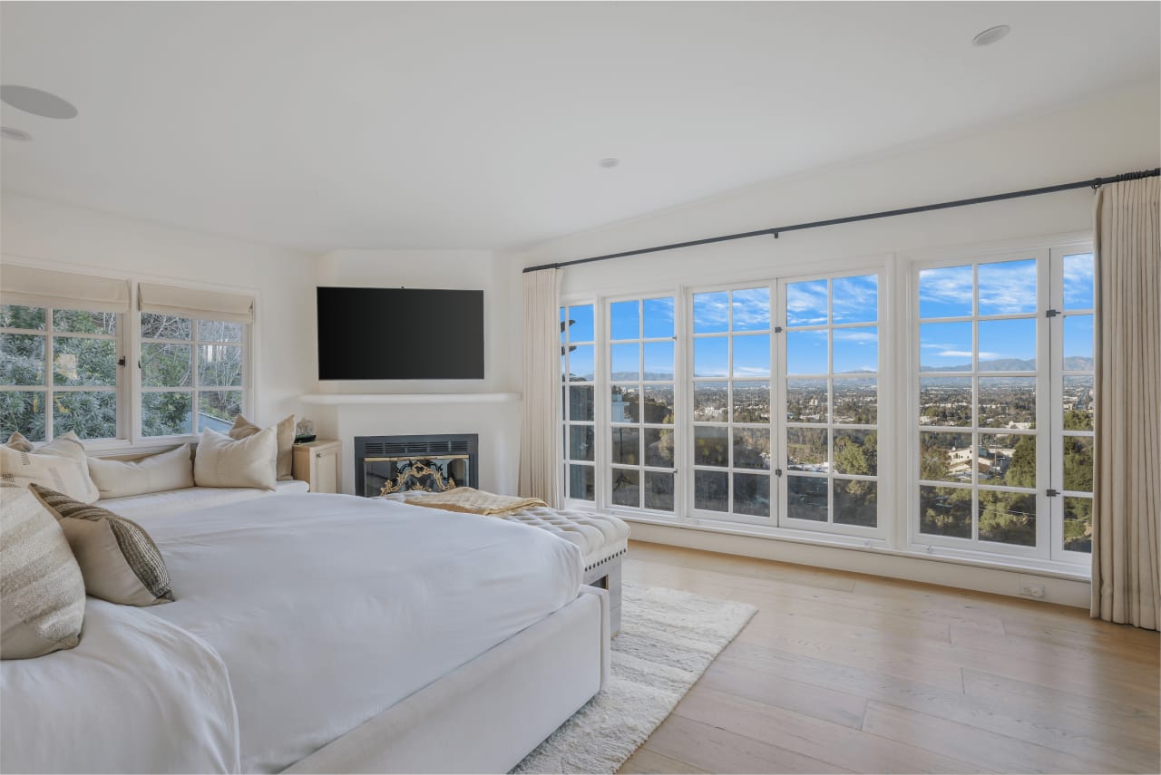 3646 Sunswept Dr, Studio City