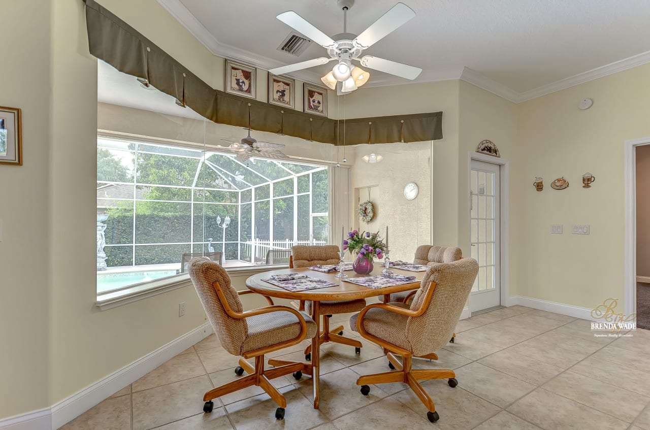 721 Citrus Wood Lane Valrico, FL 33594 Brenda Wade Team