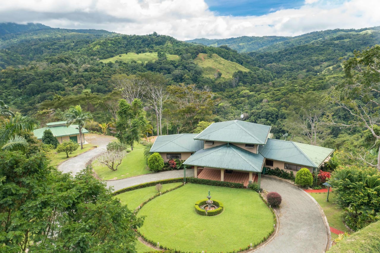 Country Club feel Oasis surrounded by Mountains