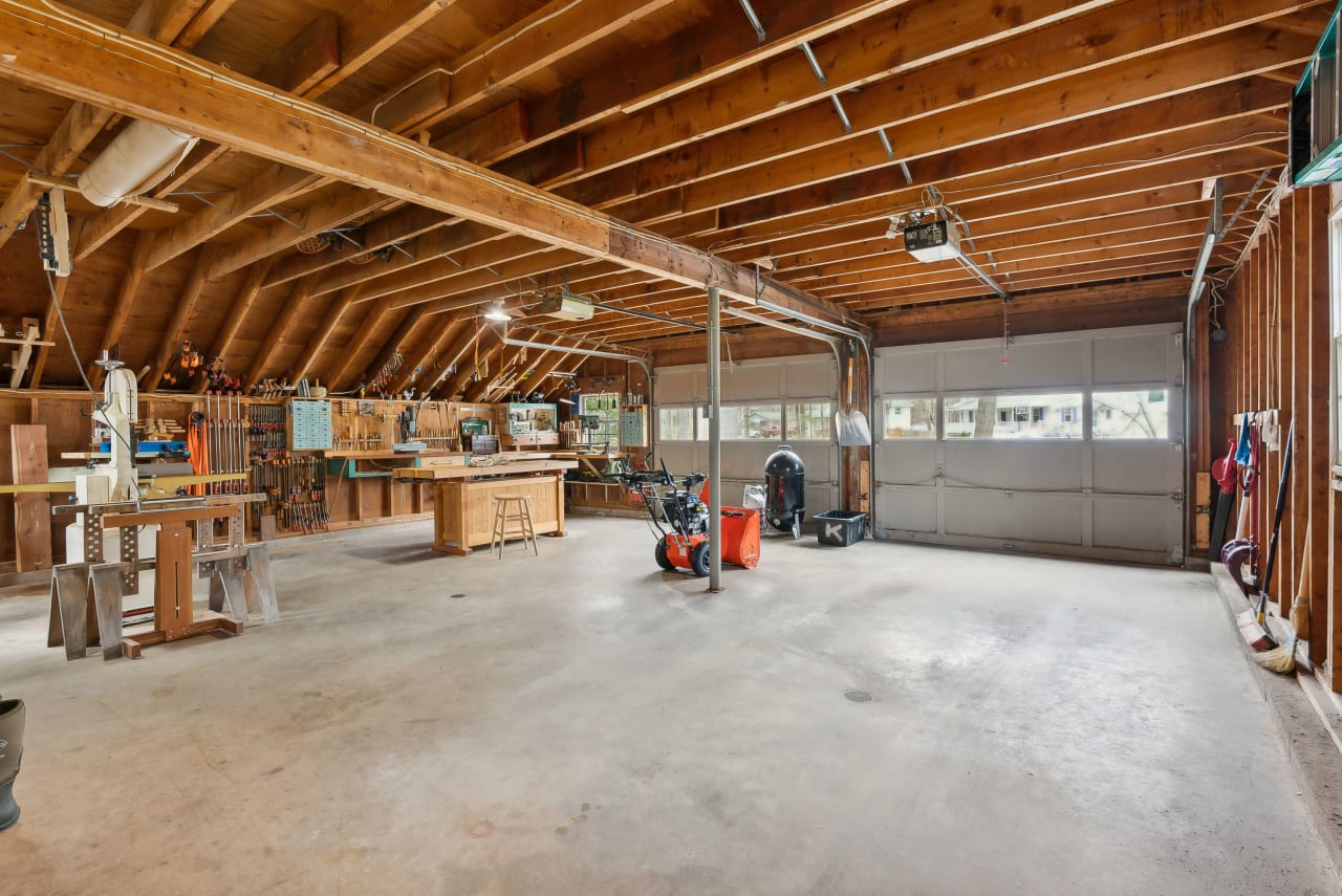 Home For Sale in Windham, Maine 25 Acorn Lane Tomazin Goff Realty