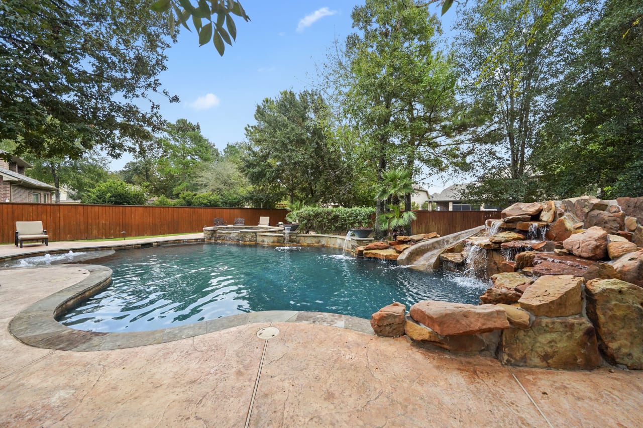 SpyGlass Classic Beauty...Montgomery ISD ~ 5 bedrooms with Backyard Oasis