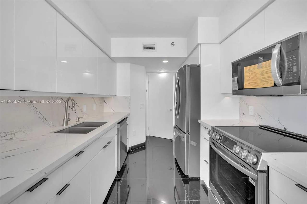 16445 Collins Ave Apt 2626