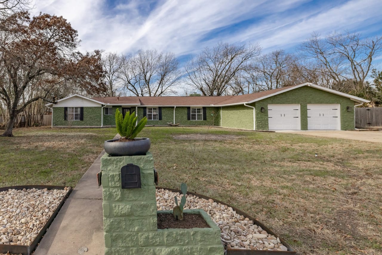 Dog friendly mid-century 1-story home near Domain