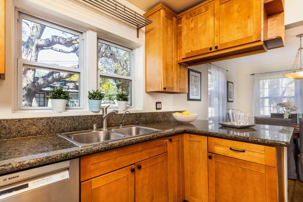 3430 MONTROSE Avenue