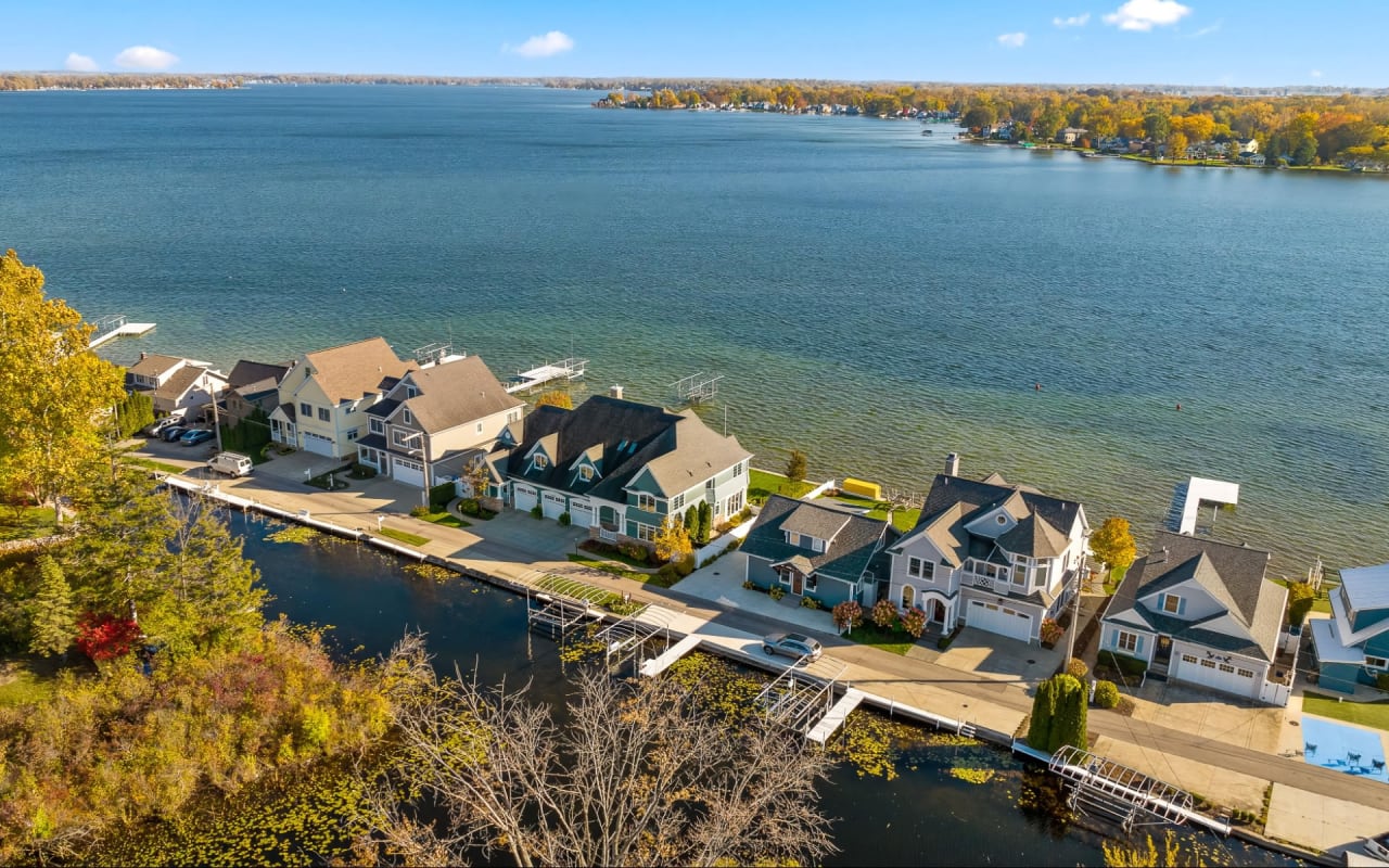 Discover the Secrets to Buying a Waterfront Home on Lake Wawasee