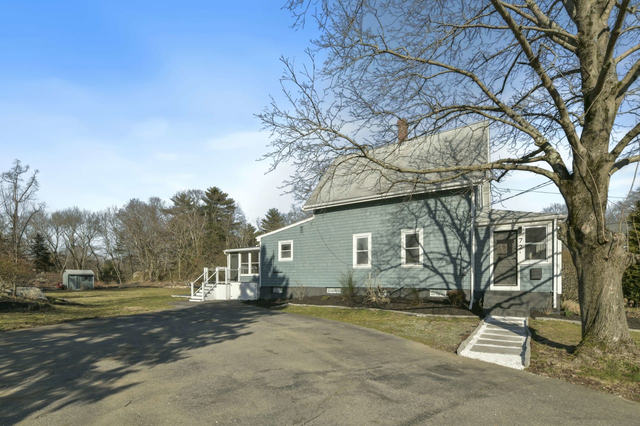 Quintessential Hingham Residence 