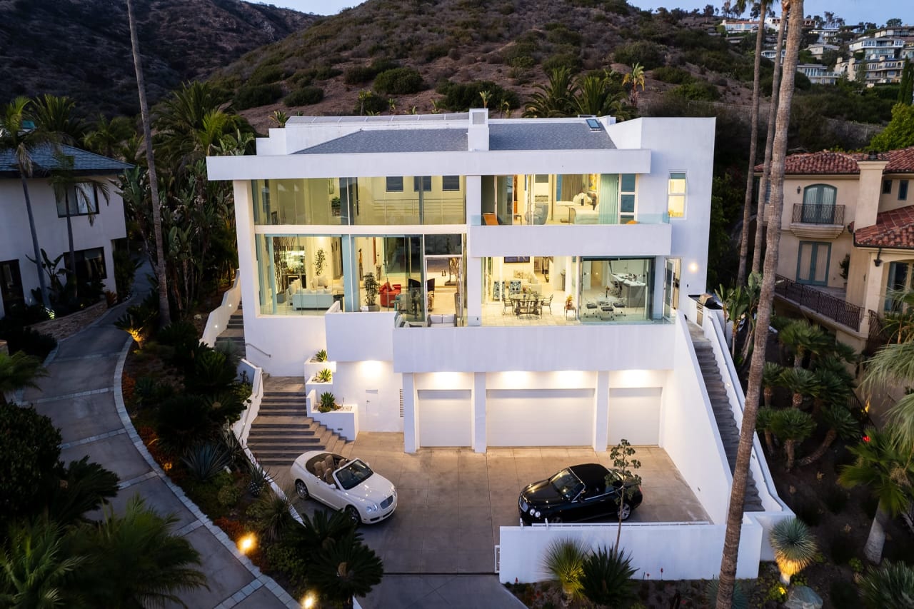 Private Modern Beach Estate | Luxury Shorter-term Lease