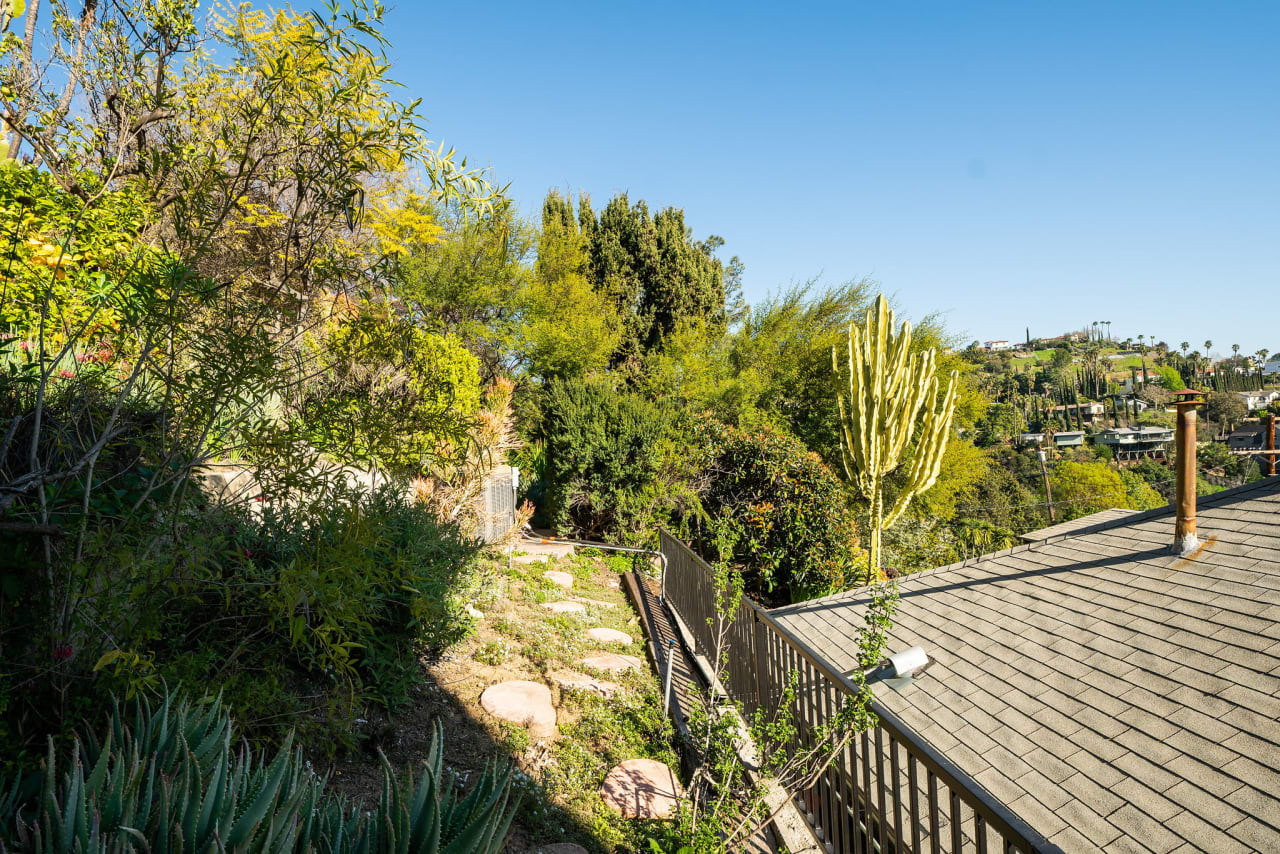 Hollywood Hills Pied de Terre Another Off Market Sale