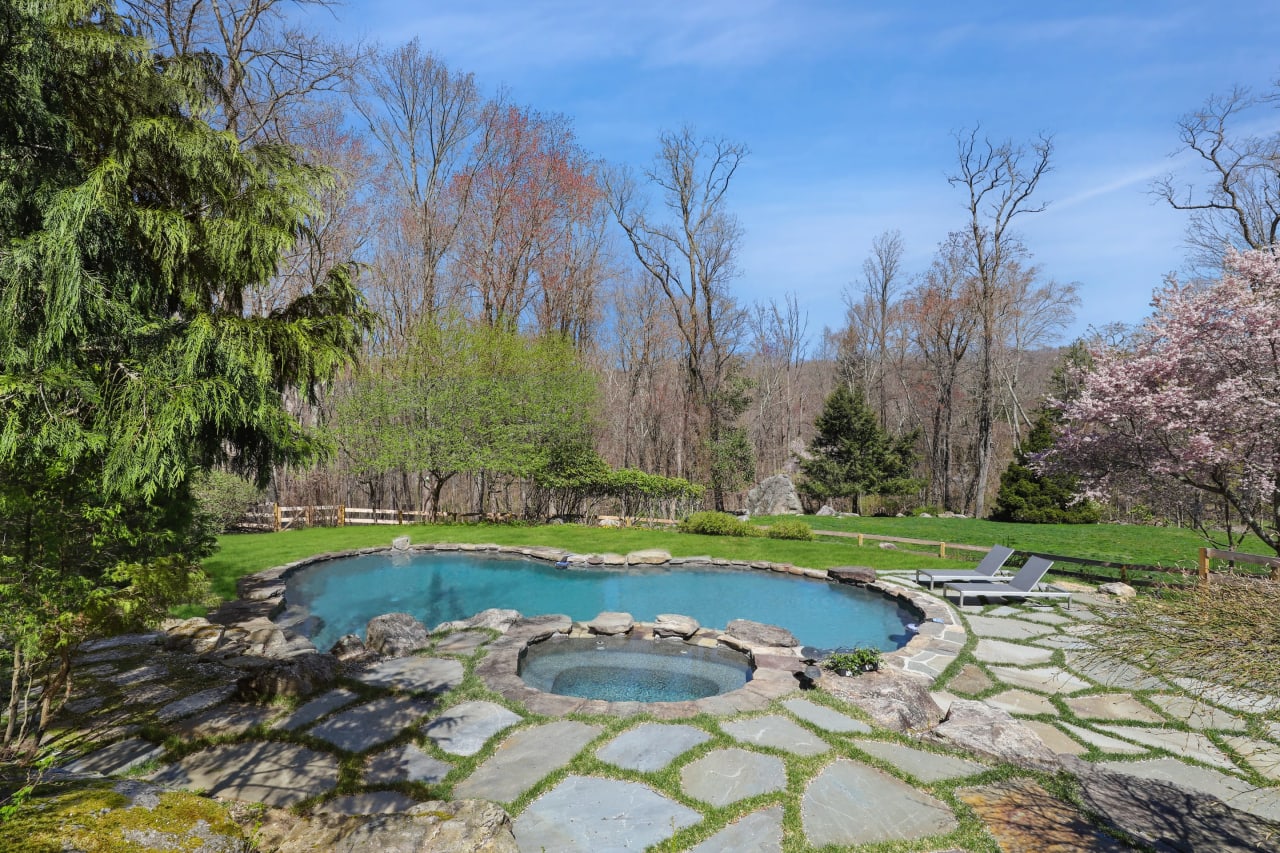 245 Upper Shad Road, Pound Ridge NY, 10576