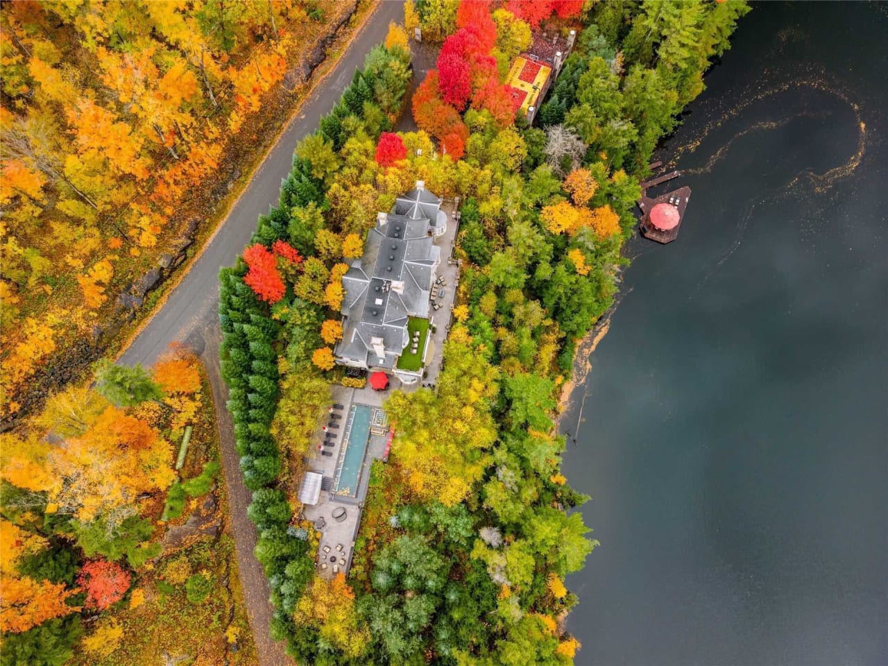 CHÂTEAU DU LAC Toronto Real Estate Penthouse Queen