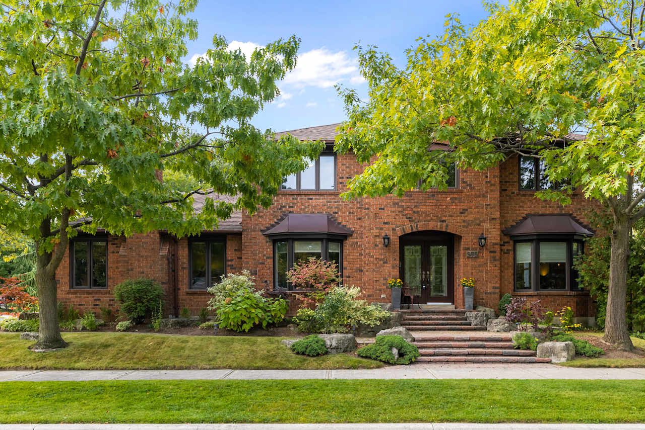 SE Oakville 4+1 Bedroom Family Home 575 Blenheim Cres