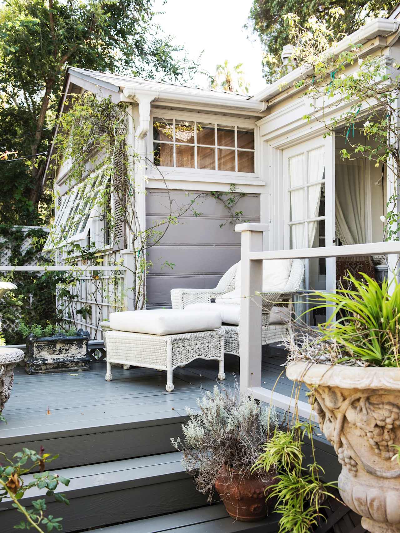 8805 LOOKOUT MOUNTAIN Avenue