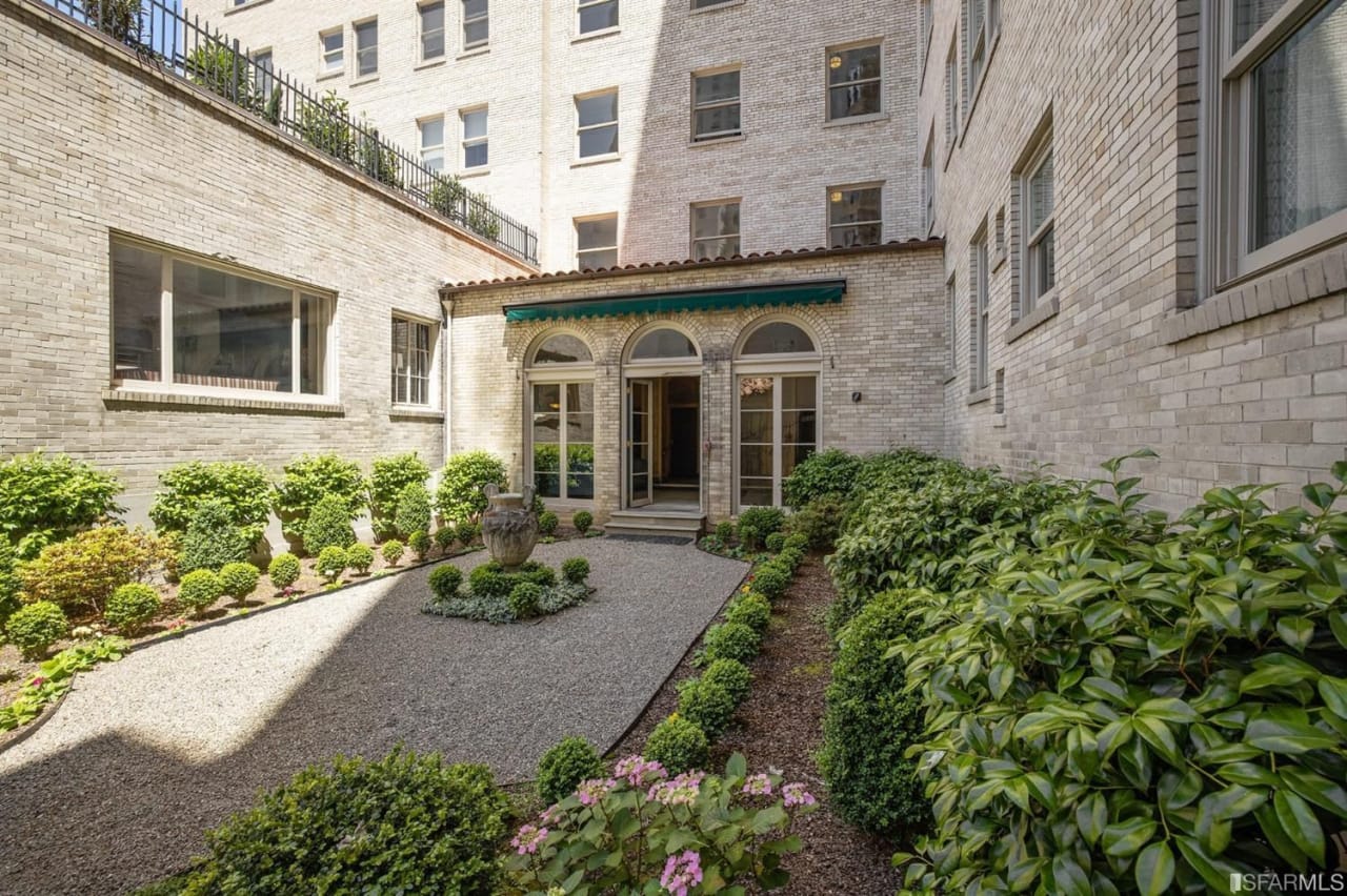 Iconic, Rarely Available Nob Hill Penthouse