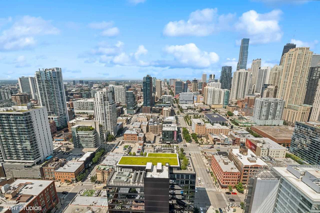 400 N LaSalle city view