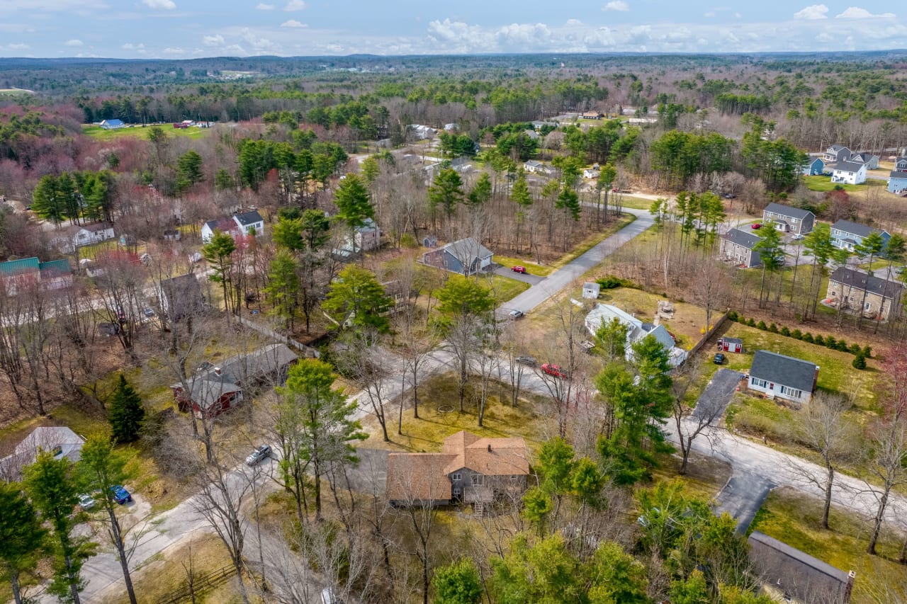 Home For Sale in Windham, Maine 25 Acorn Lane Tomazin Goff Realty