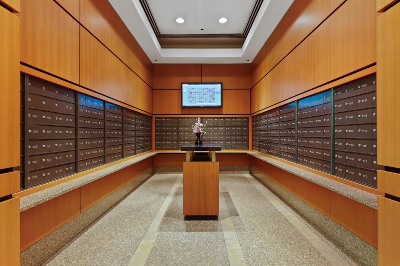 picture-of-mailroom-at-400-n-lasalle-dr-river-north