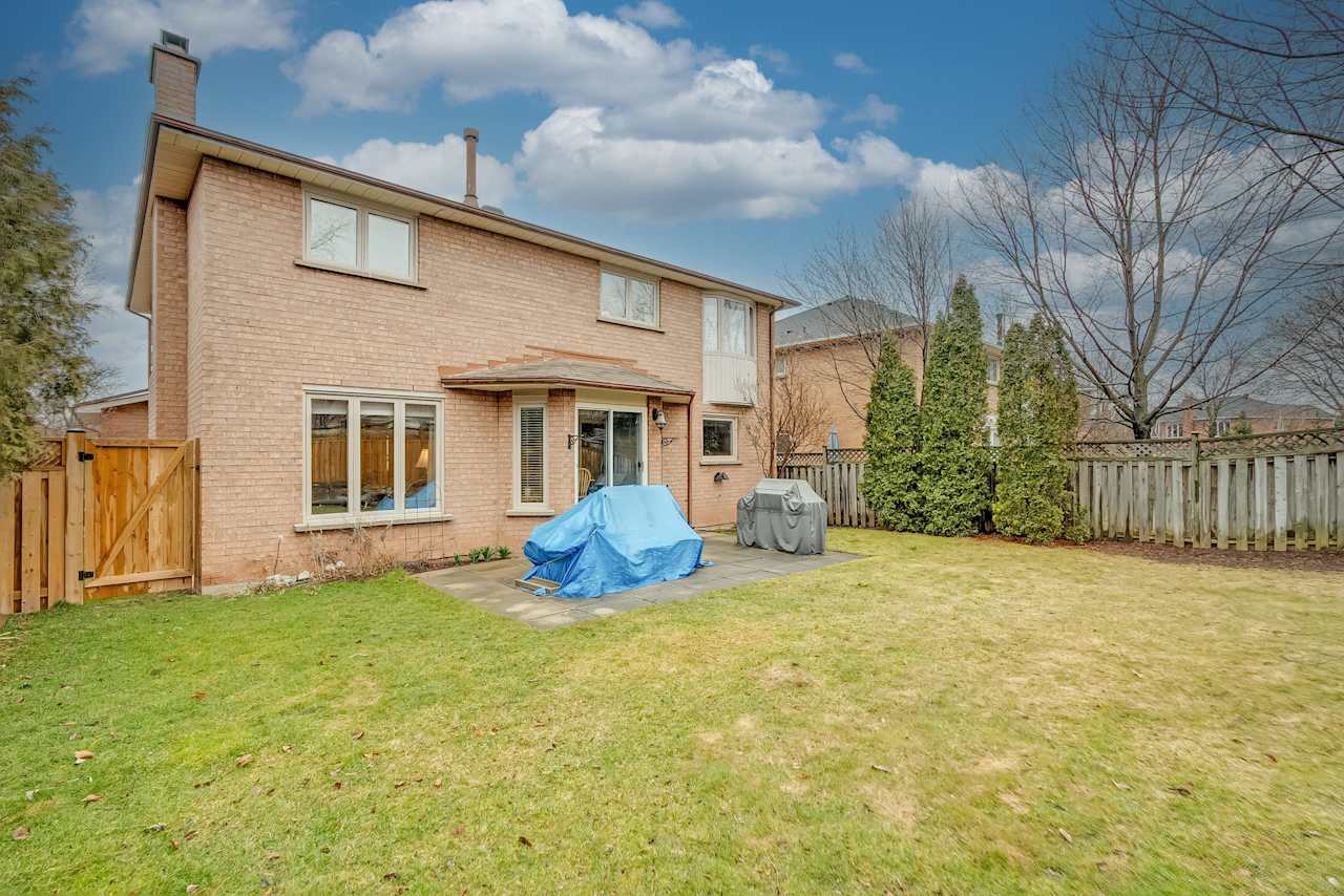 1307 Roseberry Crescent Oakville, ON L6M 1W2 Goodale Miller Team