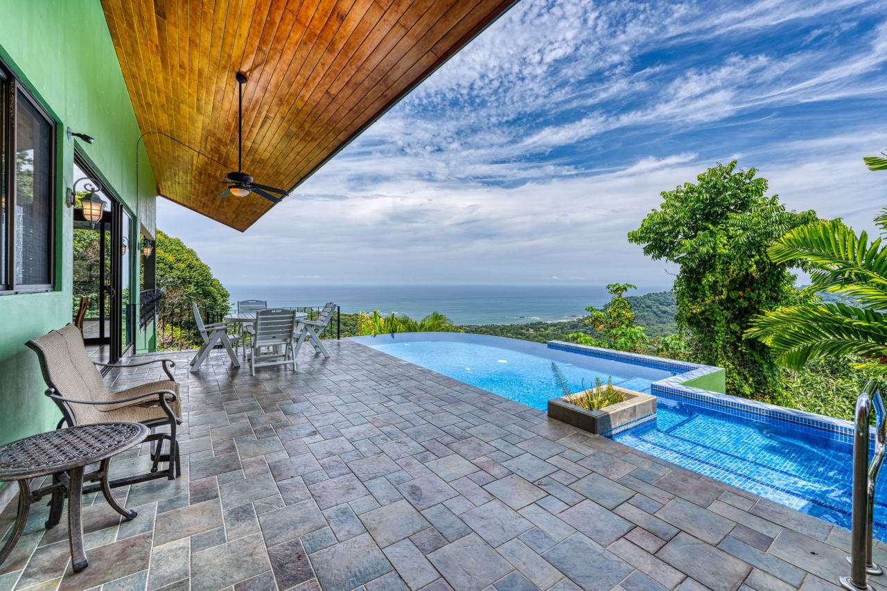 Best Views in Dominical – Home with Apartment and Infinity Pool