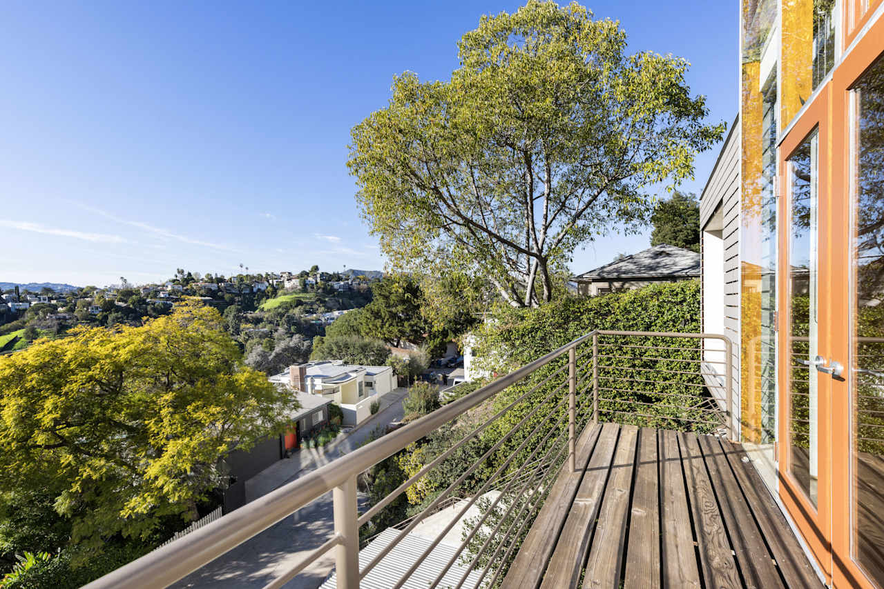 3228 FERNWOOD AVENUE